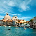 Ca' - 5 Min To Rialto Bridge Apartamento