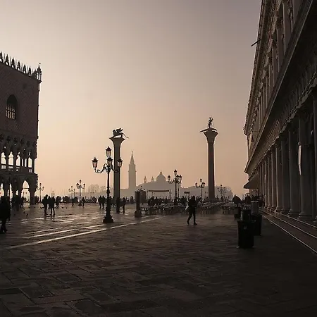 Ca' - 5 Min To Rialto Bridge 아파트