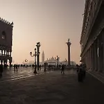 Ca' - 5 Min To Rialto Bridge 公寓