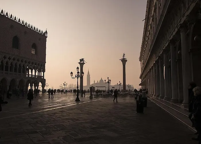 Ca' - 5 Min To Rialto Bridge Apartment
